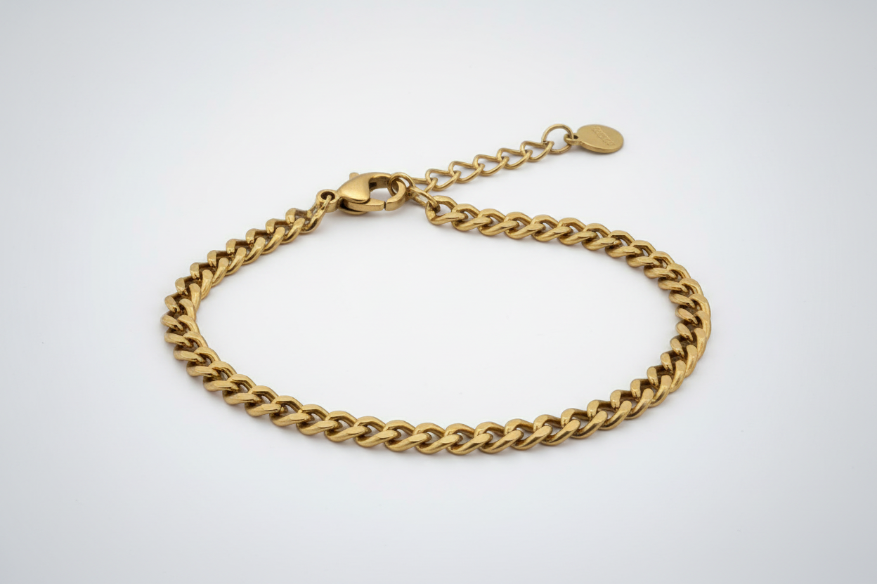 Curb Chain Bracelet - Detail View