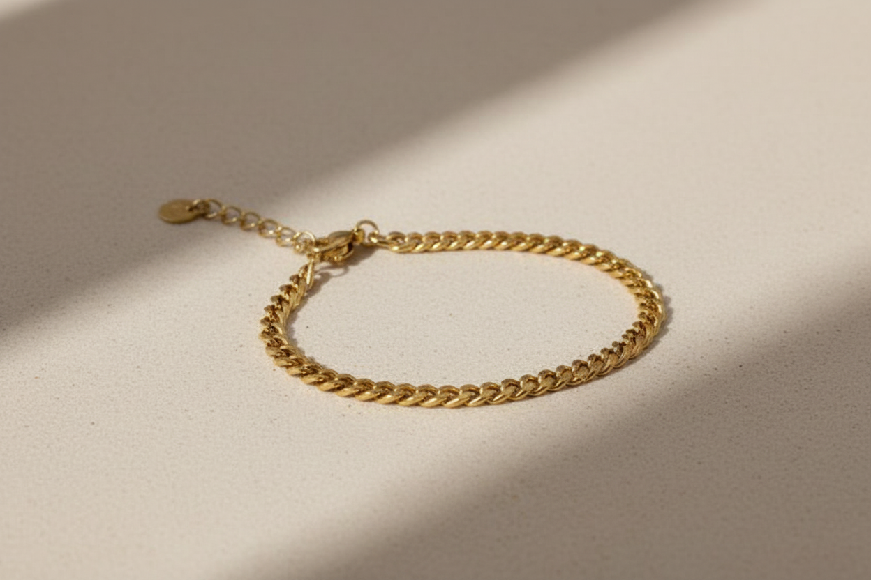 Curb Chain Bracelet - Gold curb chain bracelet side profile view