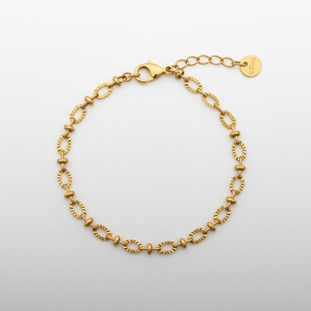 Circle Link Bracelet - Clasp and extension chain detail with branded tag